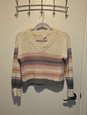 Abercrombie & Fitch Cream, Pink & Gray Striped V-Neck Sweater 004